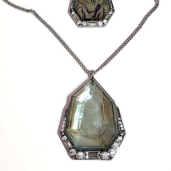 Chloe + Isabel blue Rue Royal triple strand convertible necklace - Picture 4 of 11